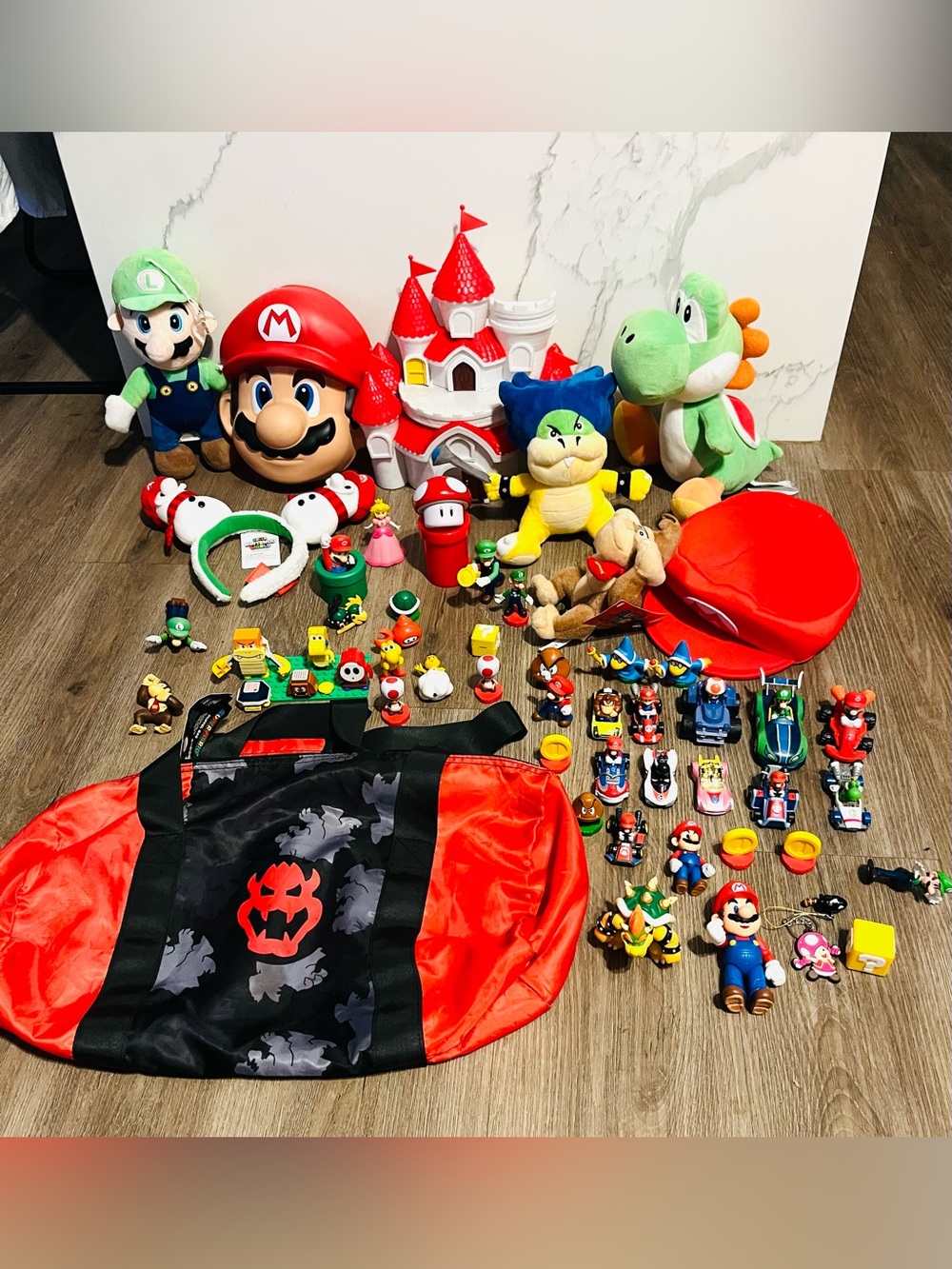 Nintendo Plush & Figure Playset with Red Castle and Green Yoshi